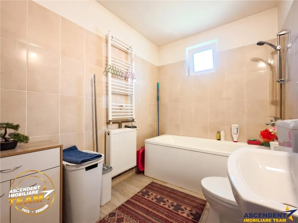 Vrei sa auzi ciripitul pasarilor,sa fii langa izvoarele termale:Casa modern utilata, Valcele, Covasna - foto 5