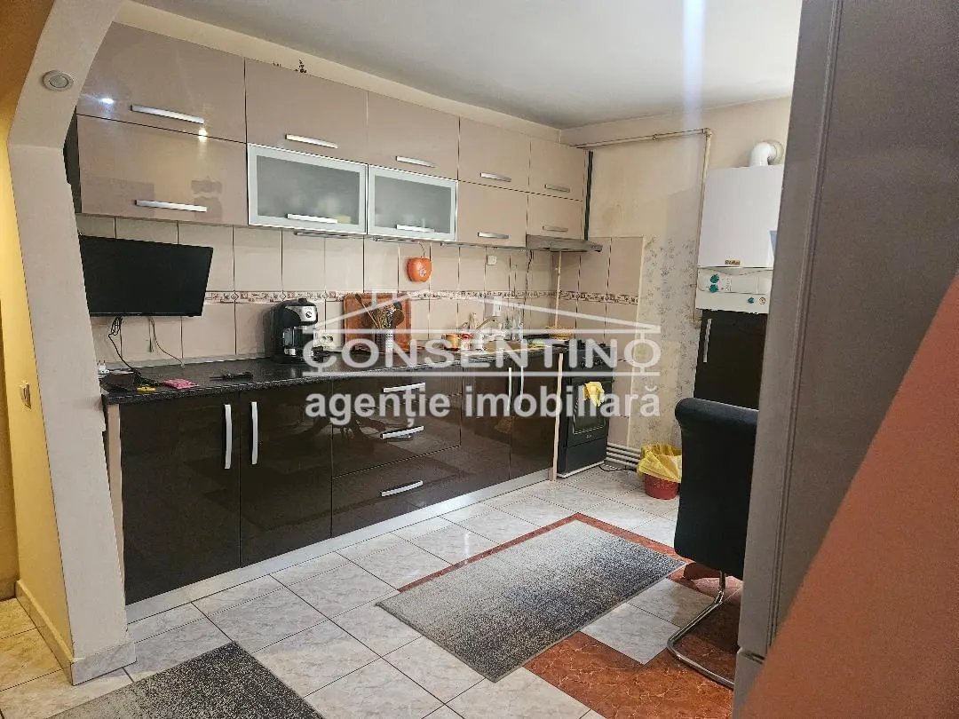 Se vinde apartam . cu 3 camere , etaj 3, confort 1, mobilat partial - foto 1