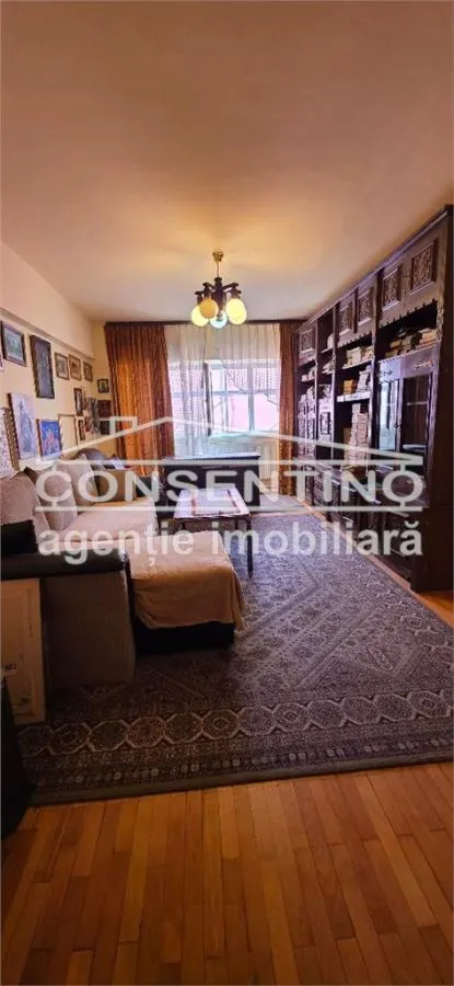 Se vinde imobil cu 4 camere, pe Unirii Sud , liber , cu 3 balcoane - foto 1