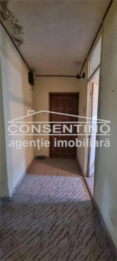 Se vinde imobil cu 3 camere , Brosteni, decomandat - foto 2
