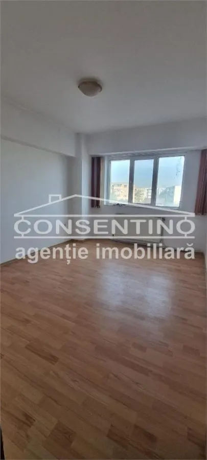 Se vinde imobil cu 4 camere , etaj 1, liber, in cart. Micro 5 - foto 1