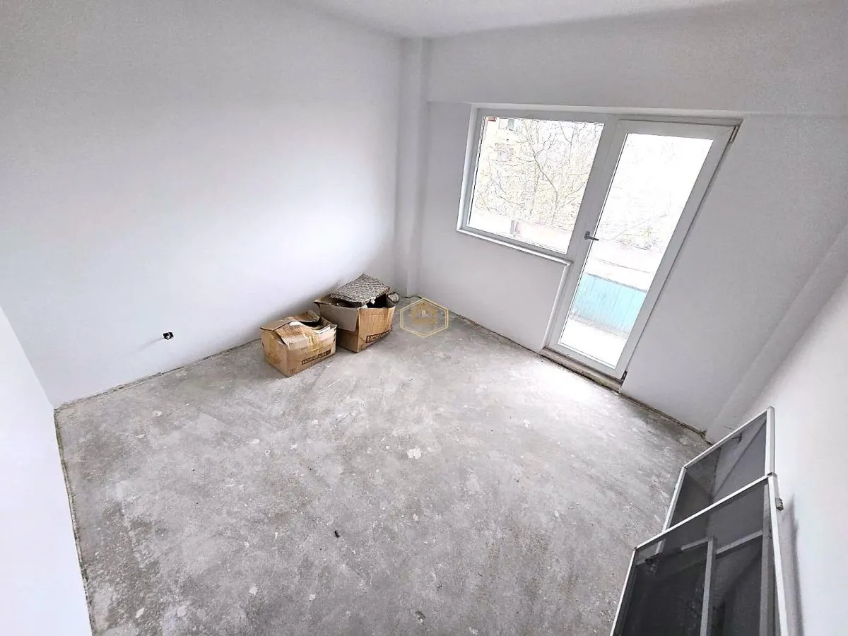 Apartament 4 camere | Str. Lalelei | Micro 16 - foto 8