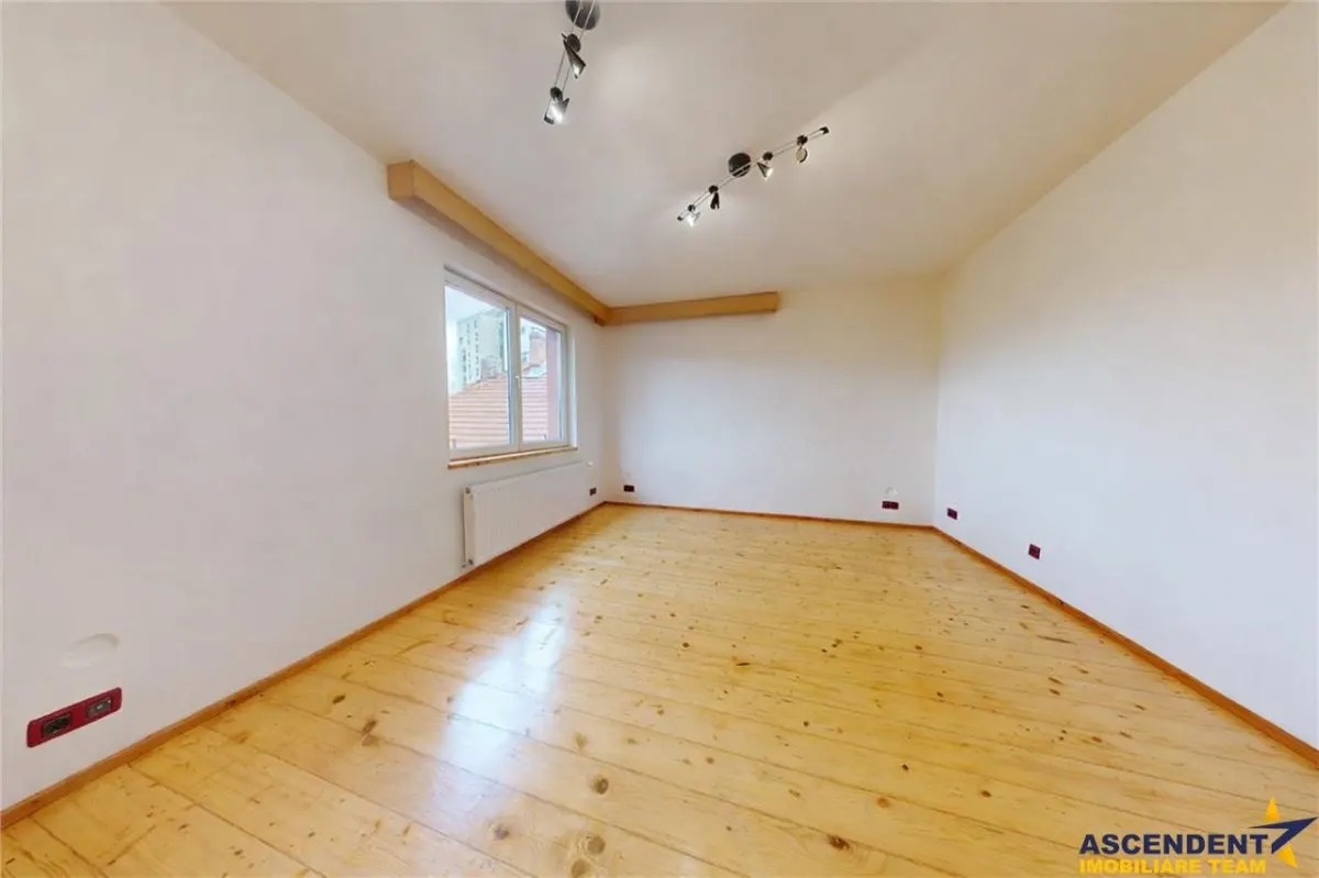 Volum arhitectural remarcabil:Rezidential/ Sediu firma,Clinica,Investitie,Centru Civic, Brasov - foto 11