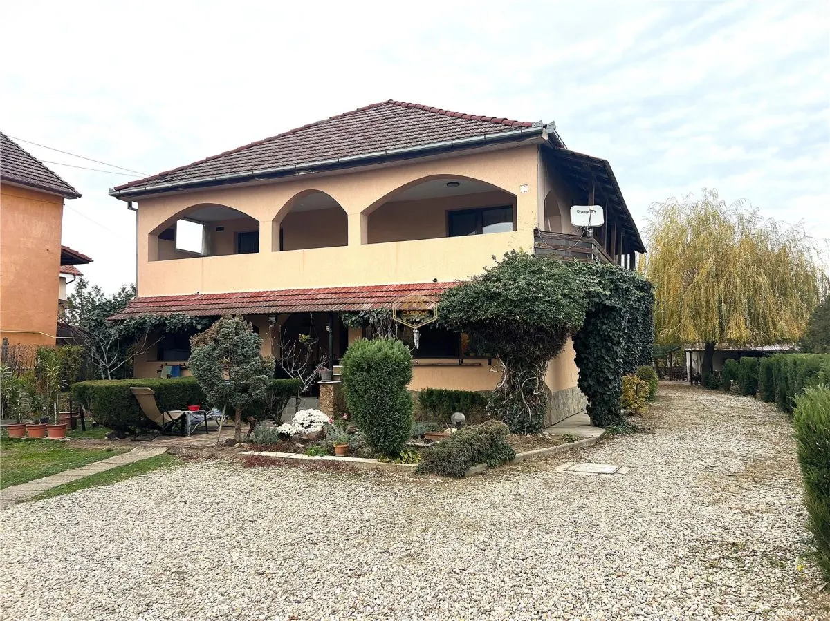 Apartament spatios cu 3 camere in Vila | Curte si gradina | Aproape de oras - foto 1