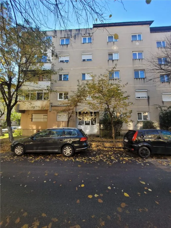 Apartament cu 3 camere langa Liceul Nr. 7 | Micro16 - foto 1