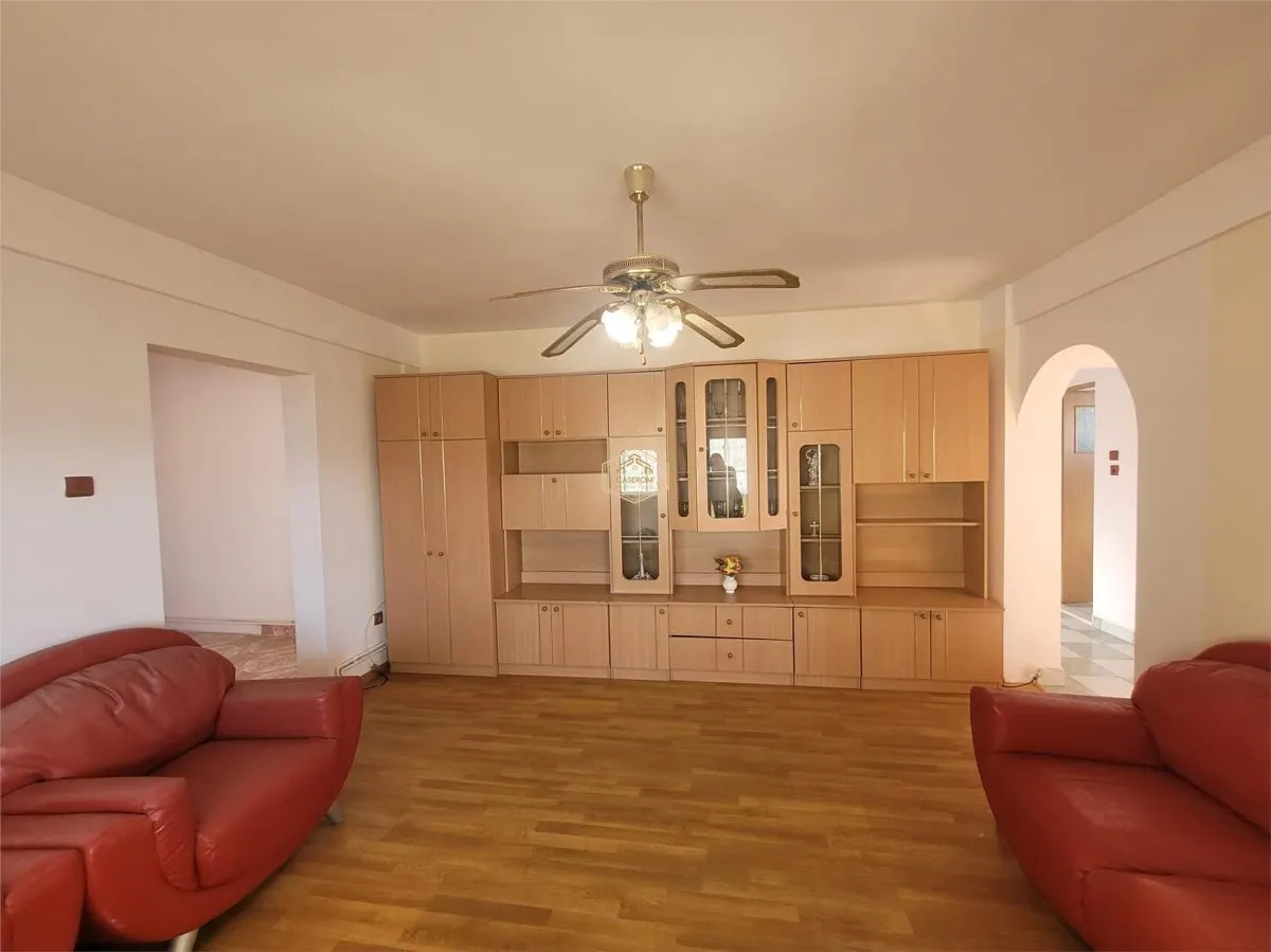 Apartament cu 3 camere langa Liceul Nr. 7 | Micro16 - foto 2