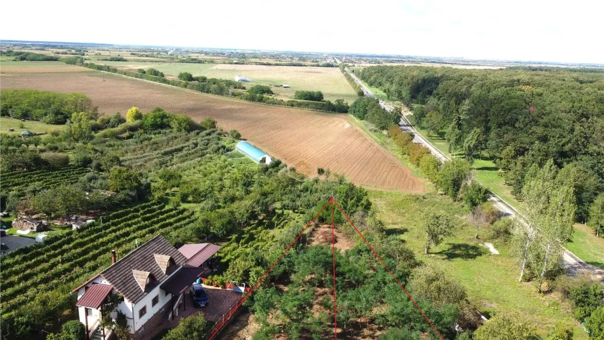 Doua terenuri – locatie deosebita, priveliste superba - foto 5