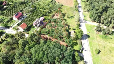 Doua terenuri – locatie deosebita, priveliste superba - foto 6