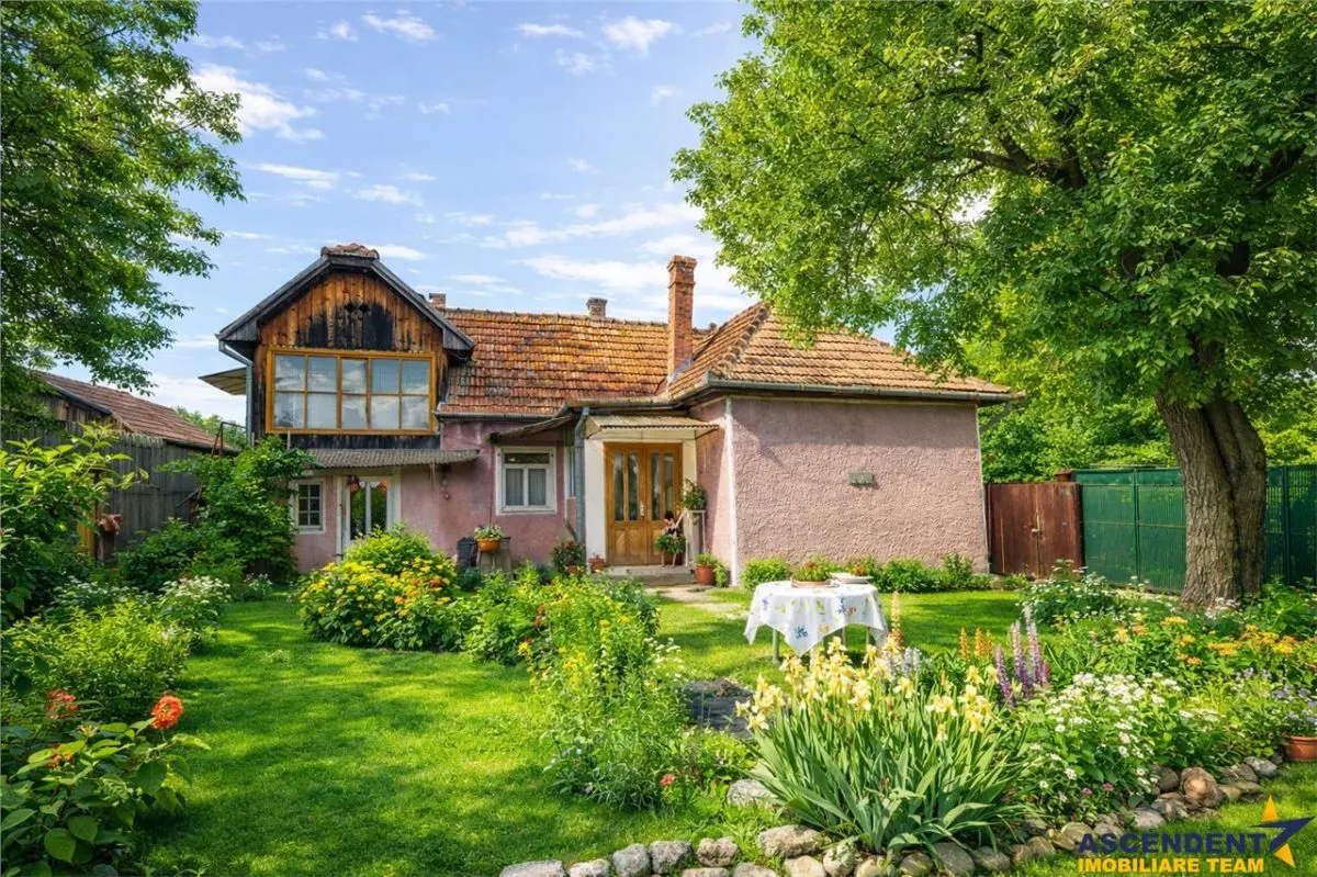 Casa traditionala, cu teren pretios de 534 mp, Targu Secuiesc - foto 1