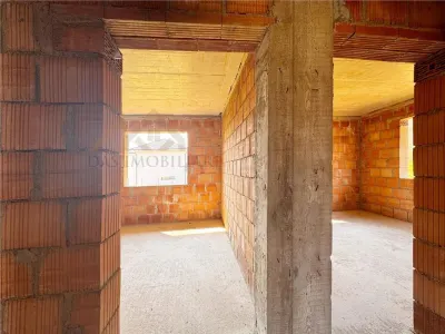 Casa la rosu, pe un nivel, pe dealul Grosiului - foto 14