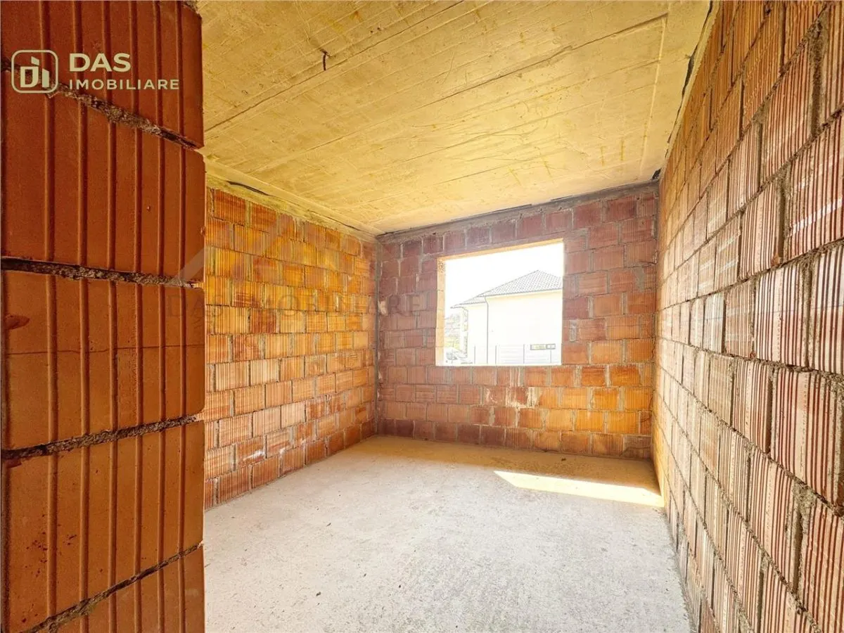 Casa la rosu, pe un nivel, pe dealul Grosiului - foto 9