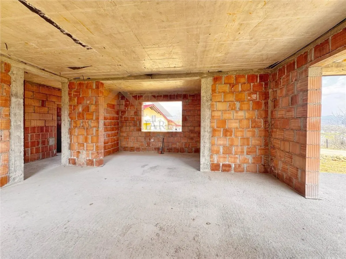 Casa la rosu, pe un nivel, pe dealul Grosiului - foto 10