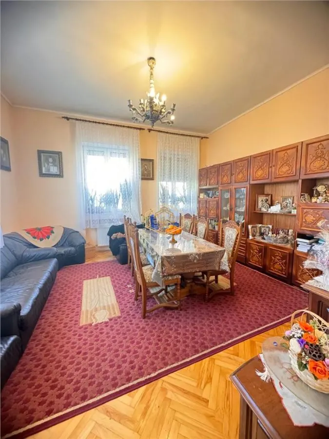 Casa cu 8 camere in Centru | Servicii - Clinica | Teren 700 mp - foto 1