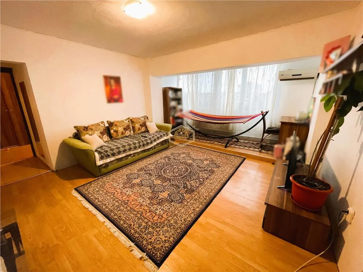 Vezi Video | Apartament cu 3 camere langa Liceul Nr. 7 | Micro 16 - foto 1