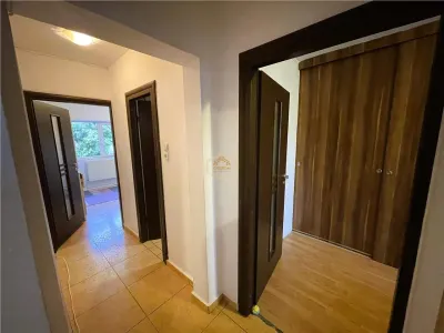 Vezi Video | Apartament cu 3 camere langa Liceul Nr. 7 | Micro 16 - foto 3