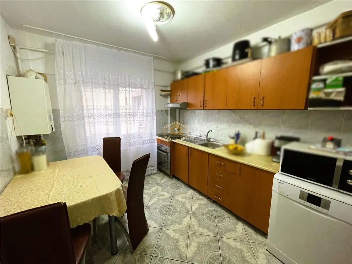 Vezi Video | Apartament cu 3 camere langa Liceul Nr. 7 | Micro 16 - foto 10