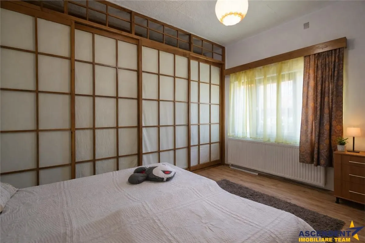 FILM! Casa primitoare in centrul orasului Targu Secuiesc - foto 4
