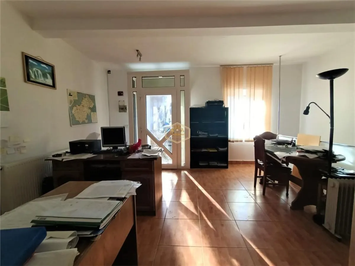 Casa imp?r?it? in 2 apartamente cu acces separat | zona semicentral? | B-dul Unirii | - foto 2