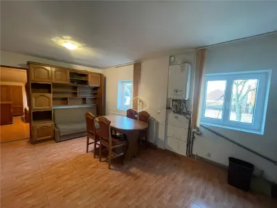 Casa imp?r?it? in 2 apartamente cu acces separat | zona semicentral? | B-dul Unirii | - foto 11