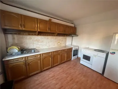Casa imp?r?it? in 2 apartamente cu acces separat | zona semicentral? | B-dul Unirii | - foto 12
