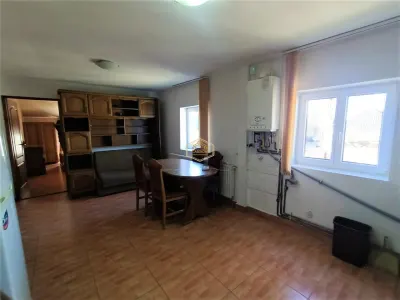 Casa imp?r?it? in 2 apartamente cu acces separat | zona semicentral? | B-dul Unirii | - foto 13