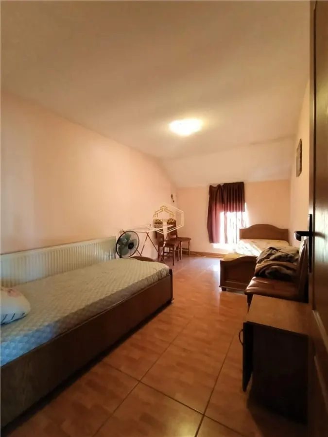 Casa imp?r?it? in 2 apartamente cu acces separat | zona semicentral? | B-dul Unirii | - foto 15