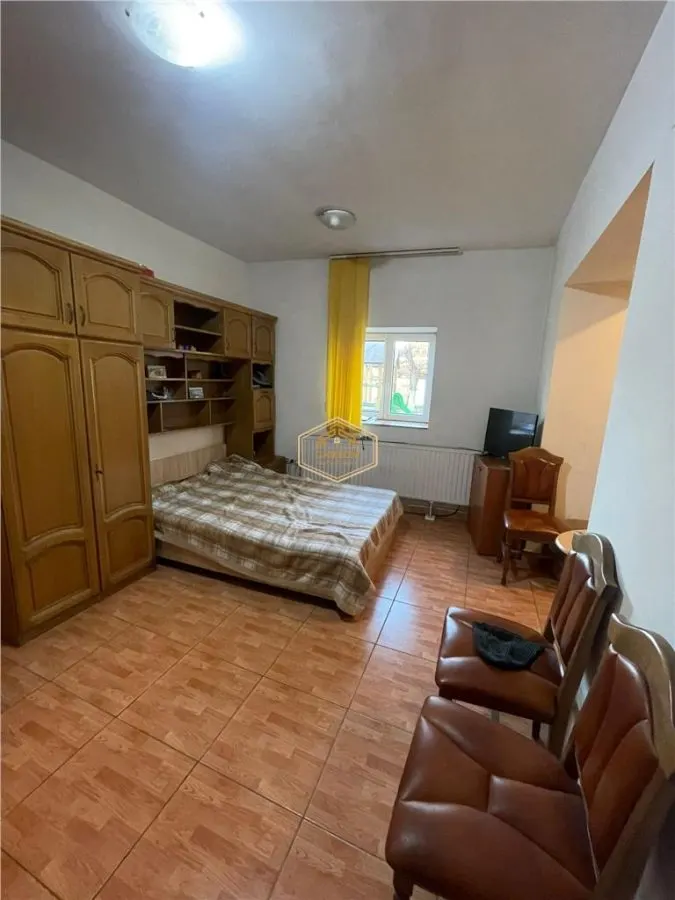 Casa imp?r?it? in 2 apartamente cu acces separat | zona semicentral? | B-dul Unirii | - foto 4