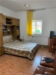 Casa imp?r?it? in 2 apartamente cu acces separat | zona semicentral? | B-dul Unirii | - foto 5