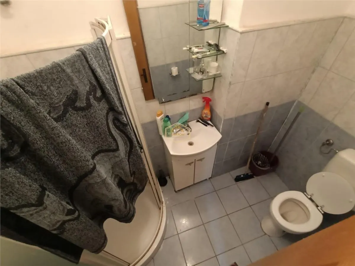 Casa imp?r?it? in 2 apartamente cu acces separat | zona semicentral? | B-dul Unirii | - foto 8