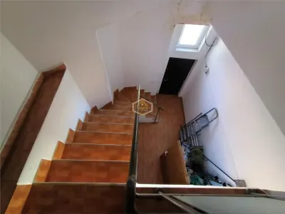 Casa imp?r?it? in 2 apartamente cu acces separat | zona semicentral? | B-dul Unirii | - foto 9