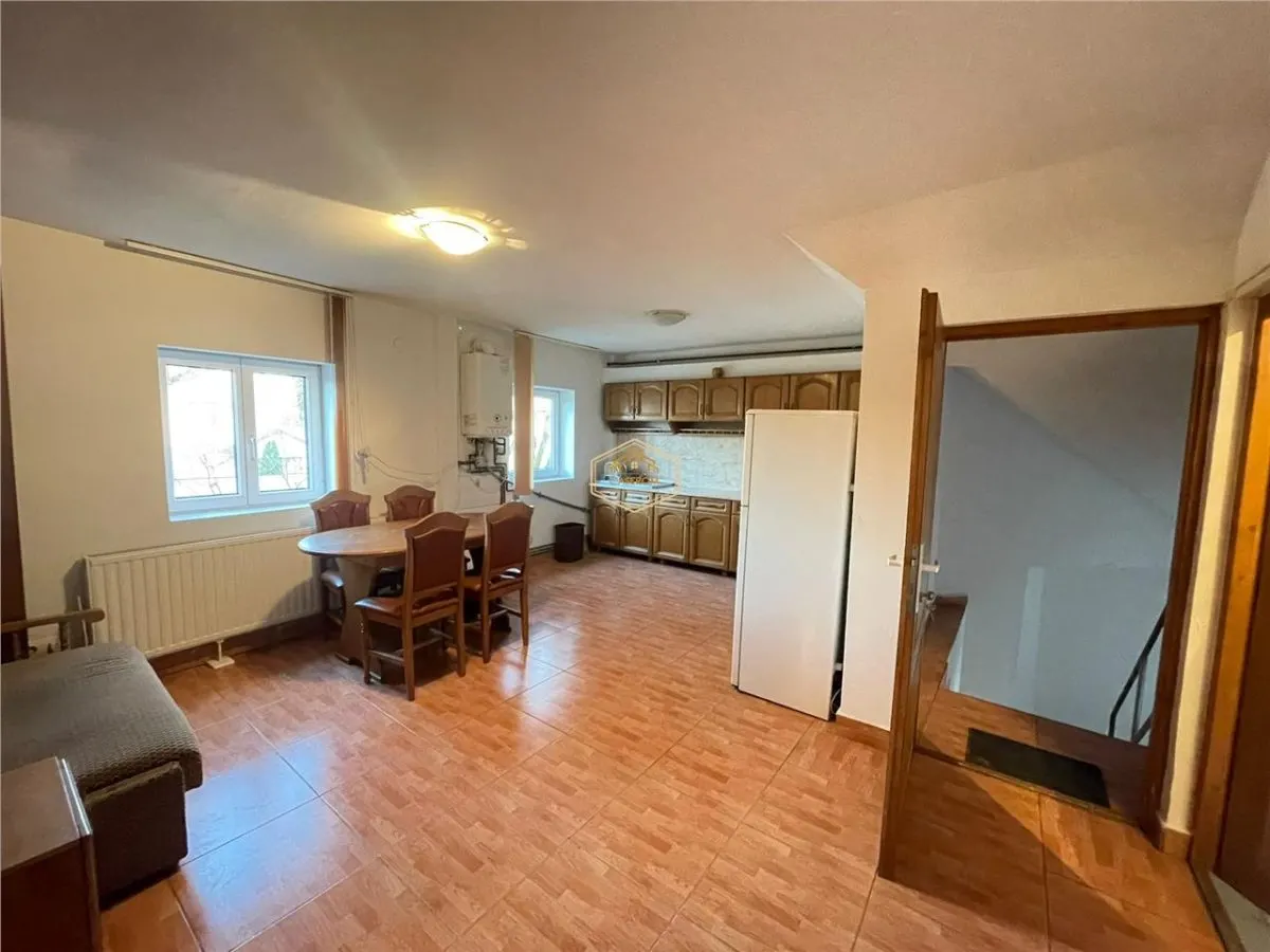 Casa imp?r?it? in 2 apartamente cu acces separat | zona semicentral? | B-dul Unirii | - foto 10