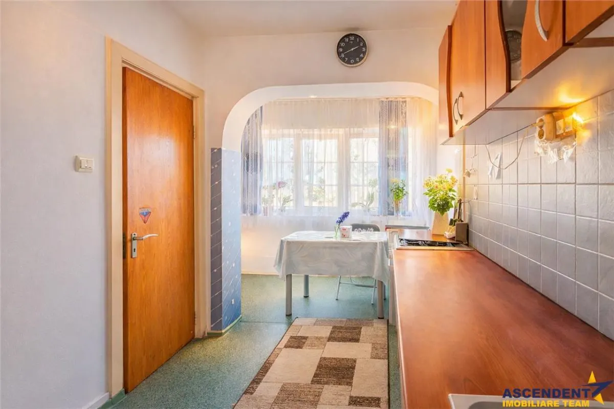 Distinctiv apartament, decomandat, 3camere, boxa, loc parcare, Central, Brasov - foto 2