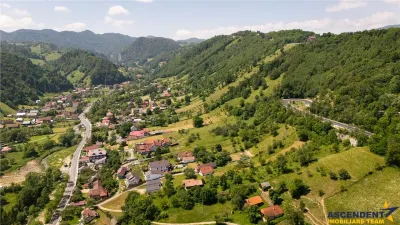 FILM!  2.327 mp teren,documentie de constructie,acces valoros,conditii avantajoase - Moieciu de Jos