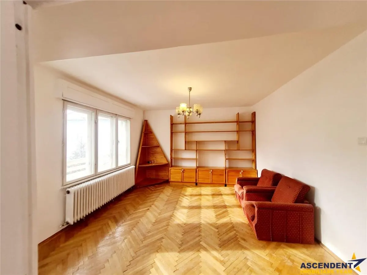Nivel in  vila, 4 camere, cu garaj, curte proprie, Central, Brasov - foto 1