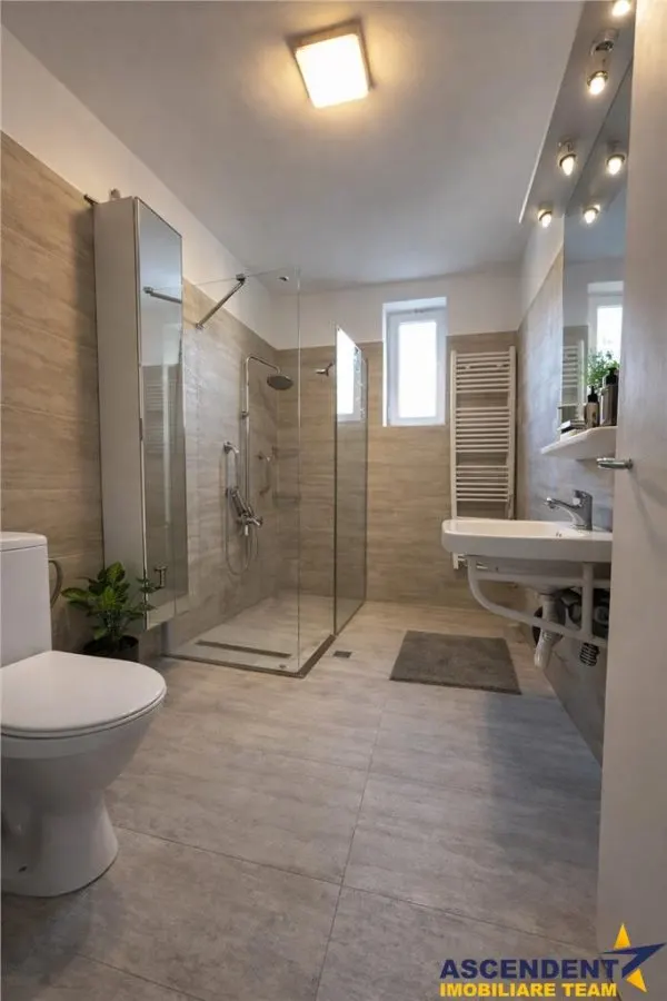 Nivel in  vila, 4 camere, cu garaj, curte proprie, Central, Brasov - foto 4