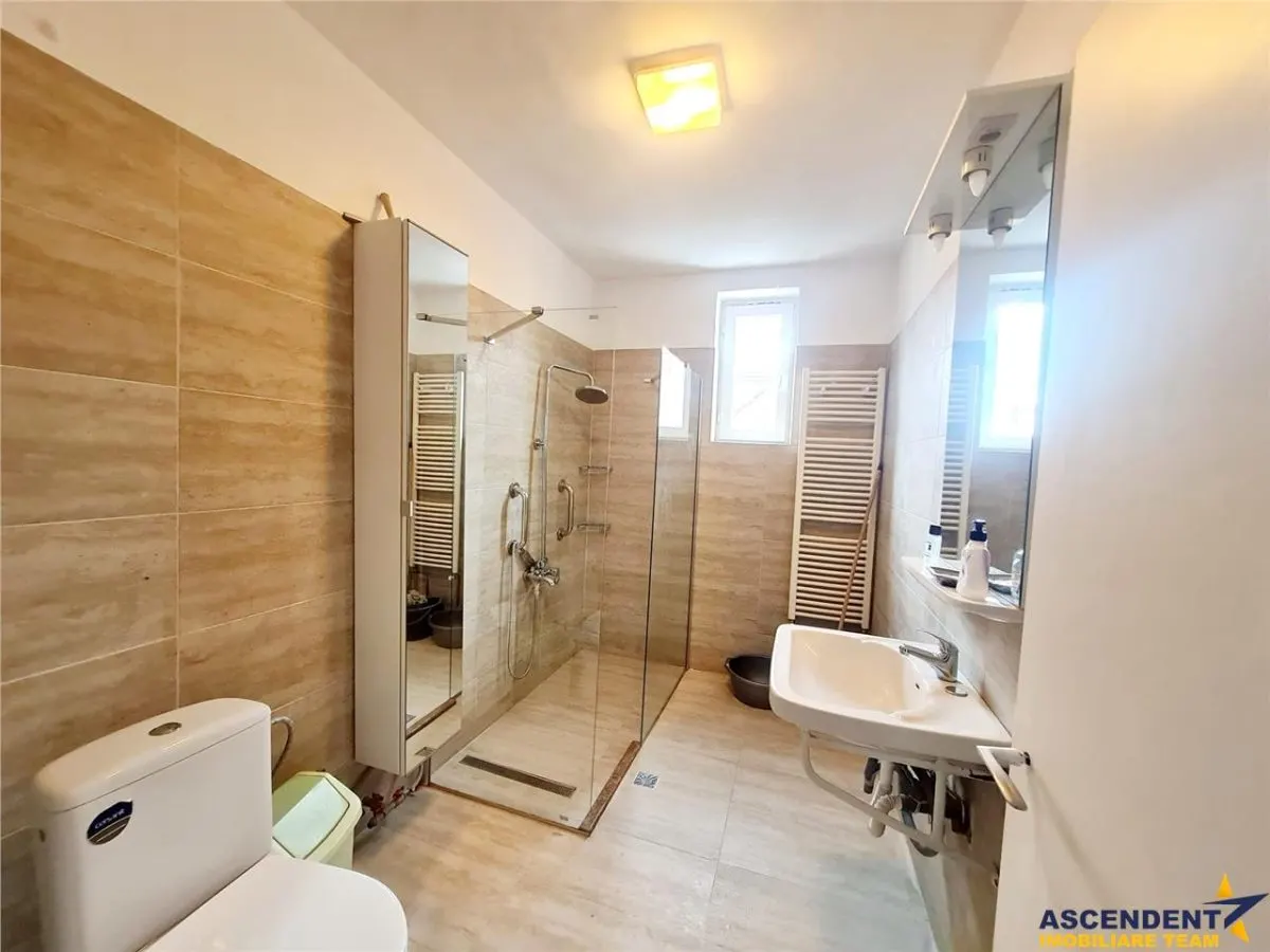 Nivel in  vila, 4 camere, cu garaj, curte proprie, Central, Brasov - foto 8