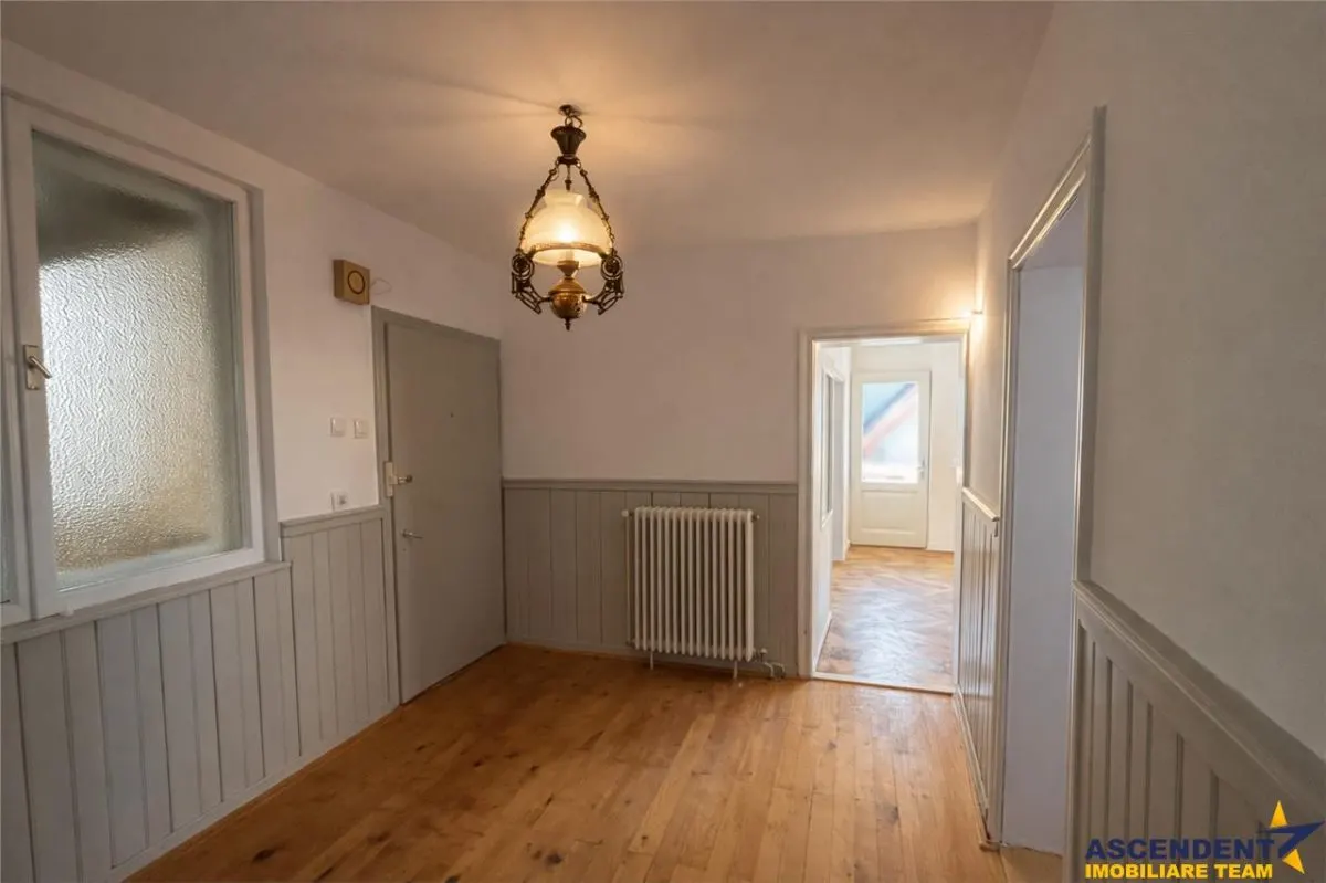 Nivel in  vila, 4 camere, cu garaj, curte proprie, Central, Brasov - foto 9