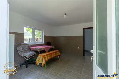 FILM! Pe 1.200mp teren+rezidenta cu gradina inflorata,aproape de Targu Secuiesc:Belani - foto 17