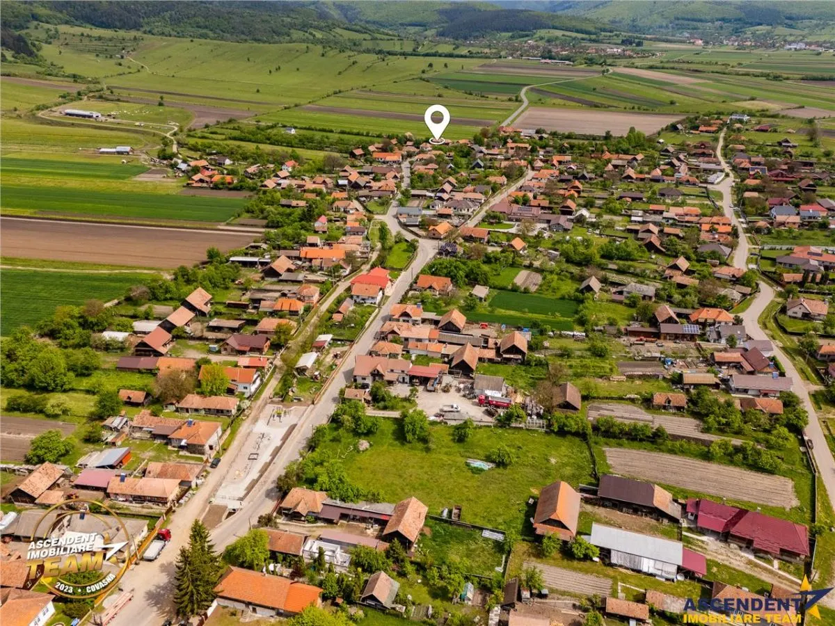 FILM! Pe 1.200mp teren+rezidenta cu gradina inflorata,aproape de Targu Secuiesc:Belani - foto 6