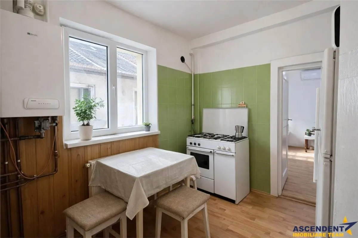 FILM& Tur 3D!Casa cu 4 camere si curte, Central, Targu Mures. - foto 3