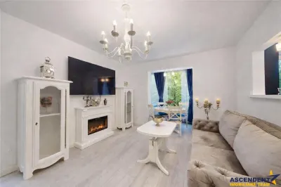 LIVE!Eleganta si simplitate - Centrul Civic, renovat complet, etaj intermediar, design cu detalii unice - Brasov