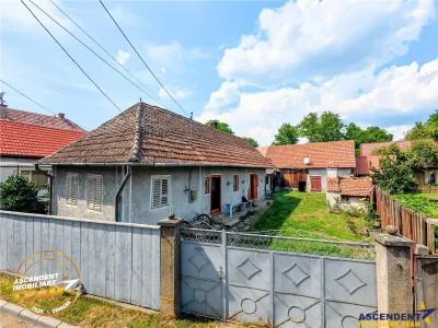 Casa traditionala din lemn, cu sura din piatra, Arcus, Covasna. - foto 14