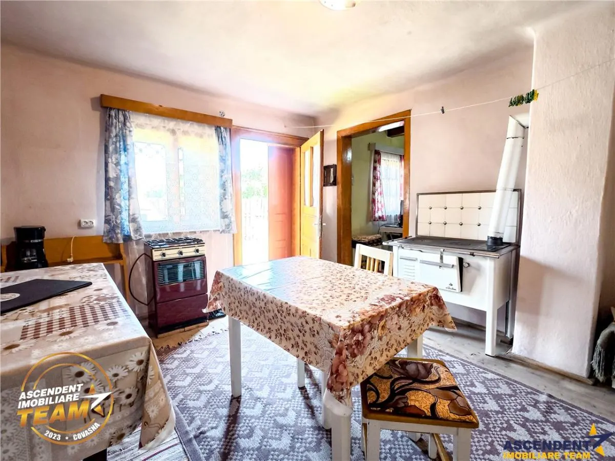 Casa traditionala din lemn, cu sura din piatra, Arcus, Covasna. - foto 4