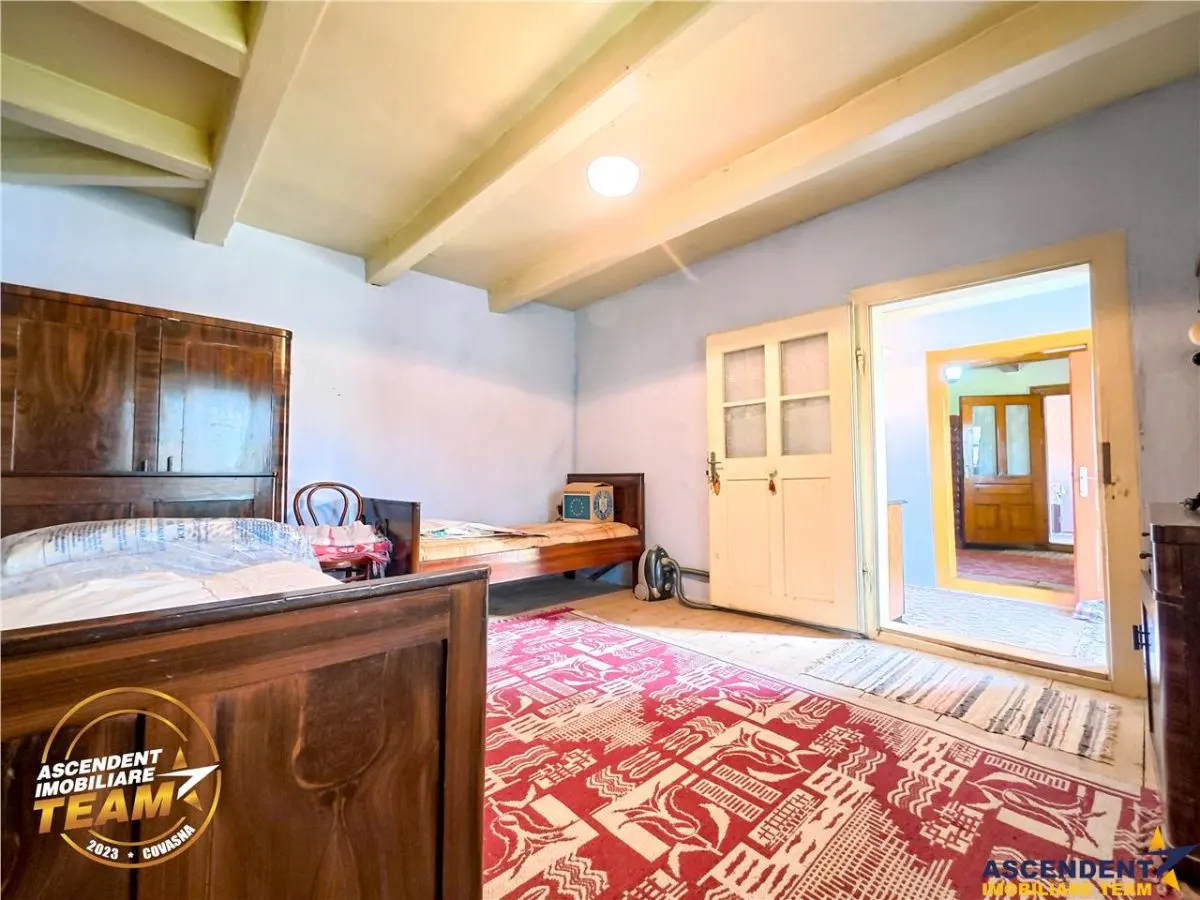 Casa traditionala din lemn, cu sura din piatra, Arcus, Covasna. - foto 9