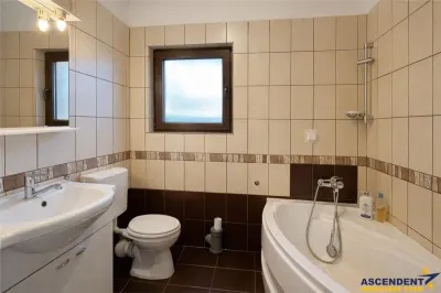 Vila spatioasa in Sancraiu, 2 intrari, foisor, parcare,5 minute de Targu Mures. - foto 11