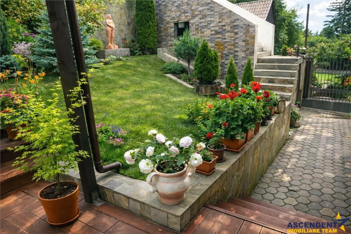 Vila distinctiva,pretabila si pentru 2 familii,  perspectiva panoramica remarcabila, Drumul Poienii, Brasov - foto 1