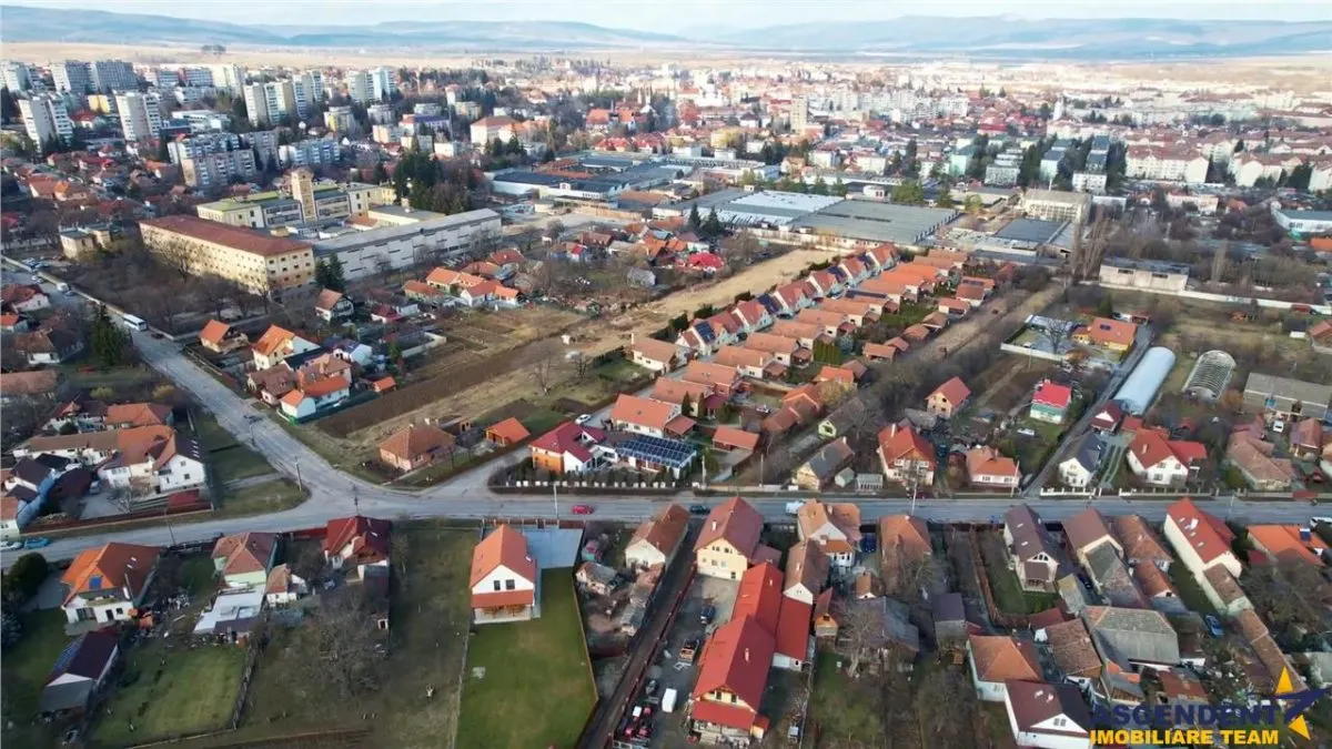 FILM ! Casa cu teren de 2.152 mp, Tigaretei, Sfantu Gheorghe - foto 1