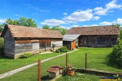 Tur 3D! Casa traditionala+ domeniu de 4.300 mp,livada,anexe:refugiu apreciabil Craiesti, la 28 km de Targu Mures. - Targu Mures