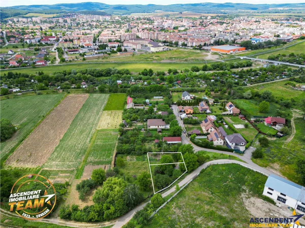 FILM!Teren intravilan+autorizatie constructie casa+anexe,aria Kula Kert,Sfantu Gheorghe - foto 1