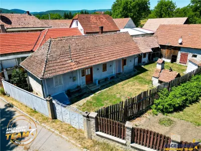 Asezare munteneasca: casa din bustean si sura zidita, Arcus, Covasna - foto 11